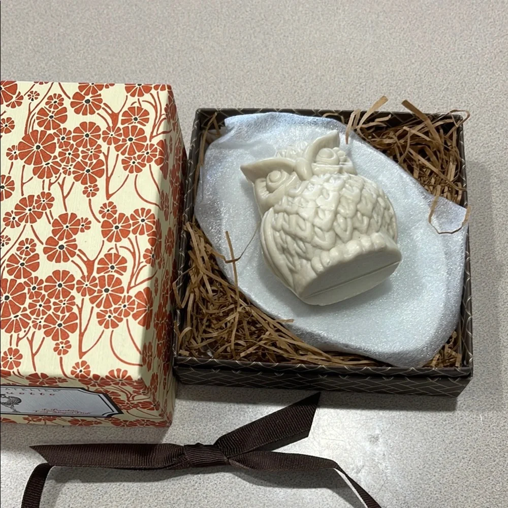Orange and Cream Floral Accent Box with Quilted Texture with owl hand soap - Picture 2 of 3